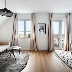 Sanders Charm - Amazing Two-bedroom With Shared Garden Apartment